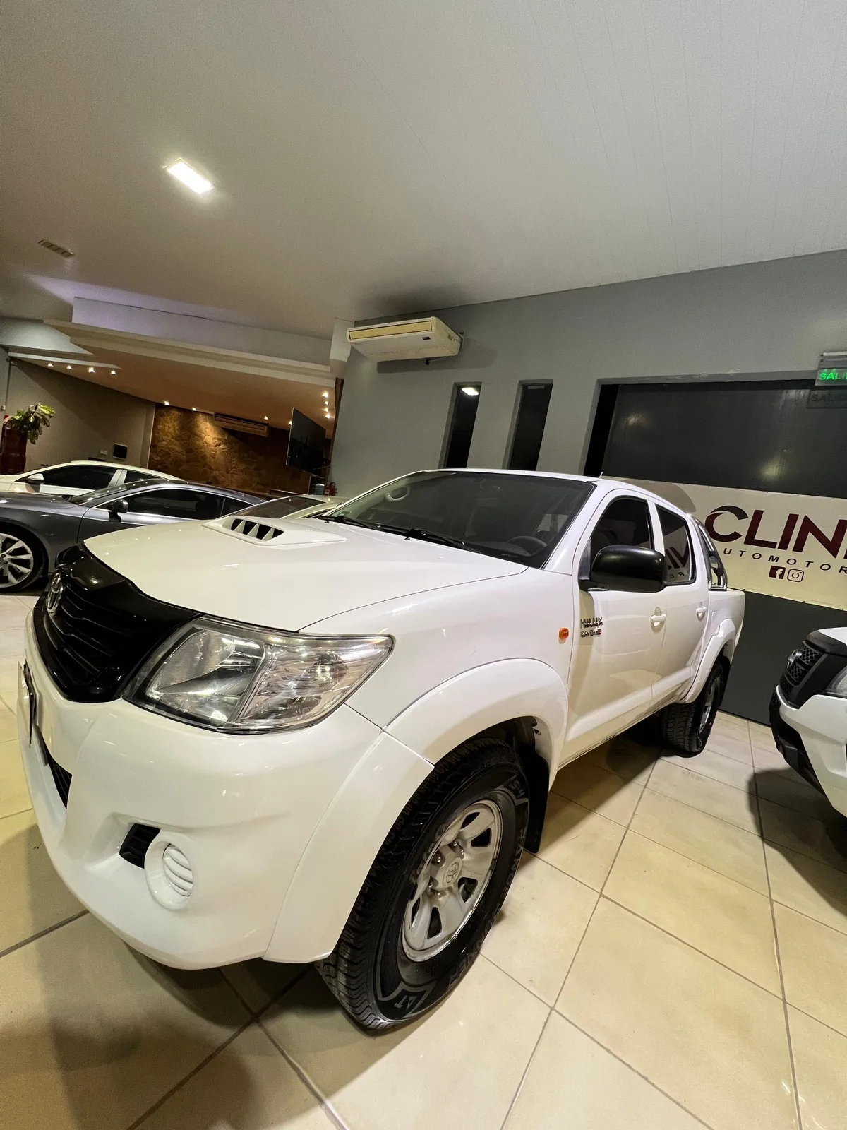 Toyota Hilux SR 4x2 Doble Cabina 2