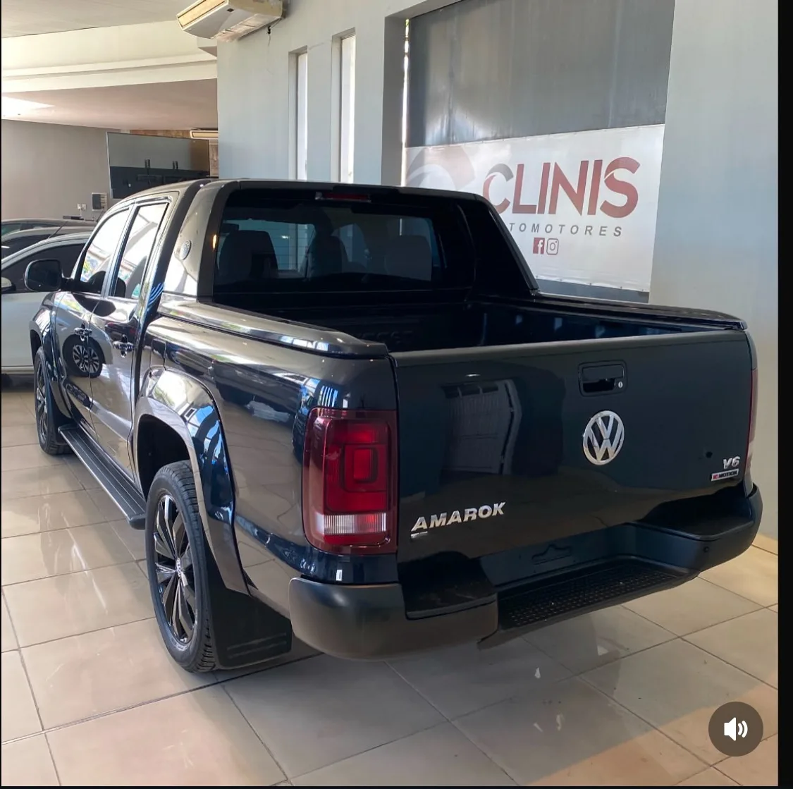 Volkswagen Amarok Black Style 4x4 AT 5