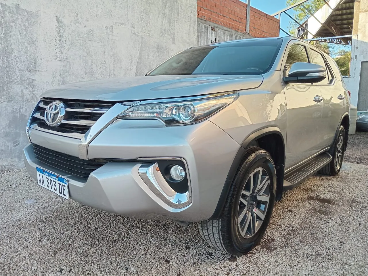 Toyota Hilux SW4 4x4 M/T 2