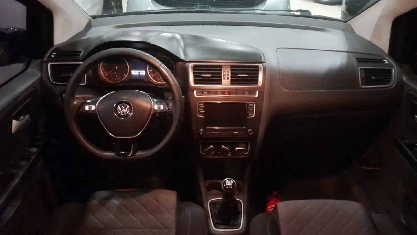 Volkswagen Suran Highline 1.6 4