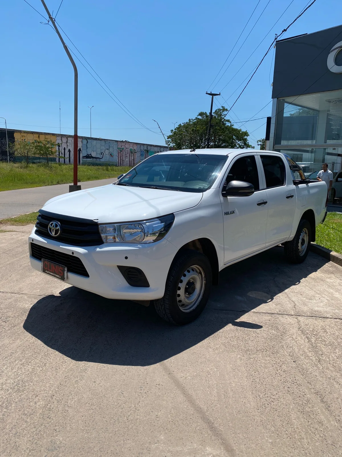 Toyota Hilux DX 4x2 M/T 2