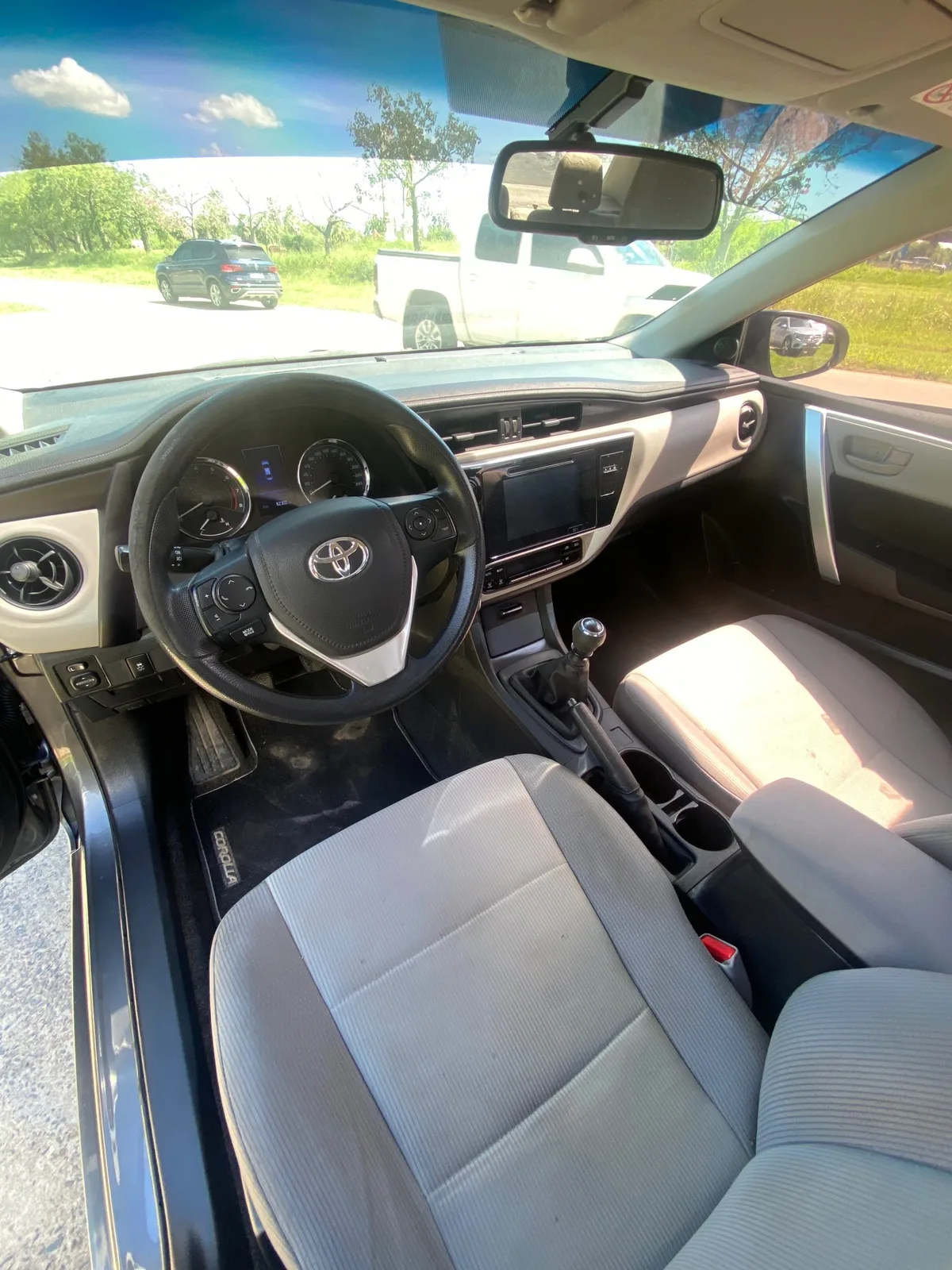 Toyota Corolla XEI M/T 8