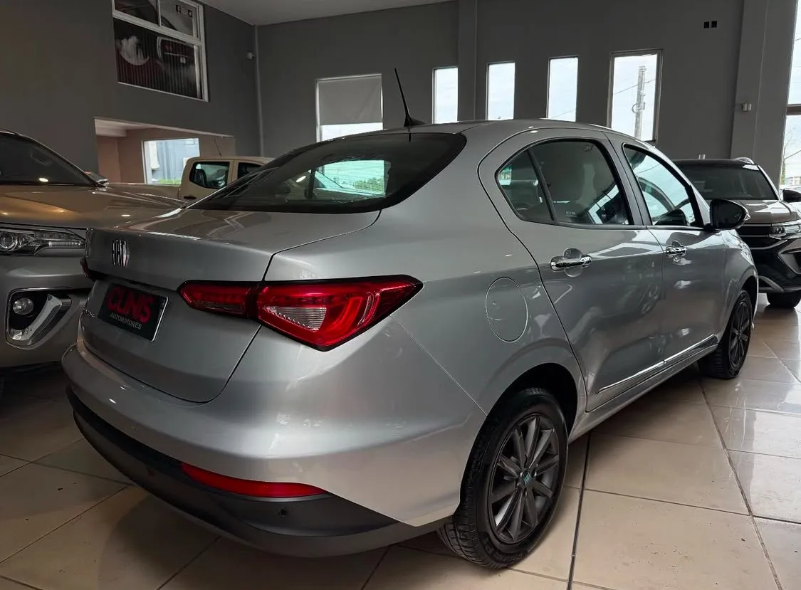 Fiat Cronos Stile 1.3 GSE 4