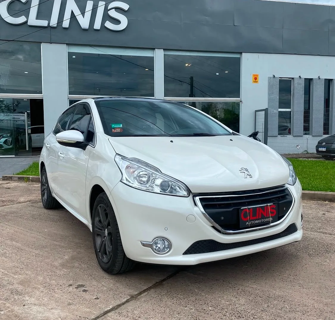 Peugeot 208 Feline Pack Cuir