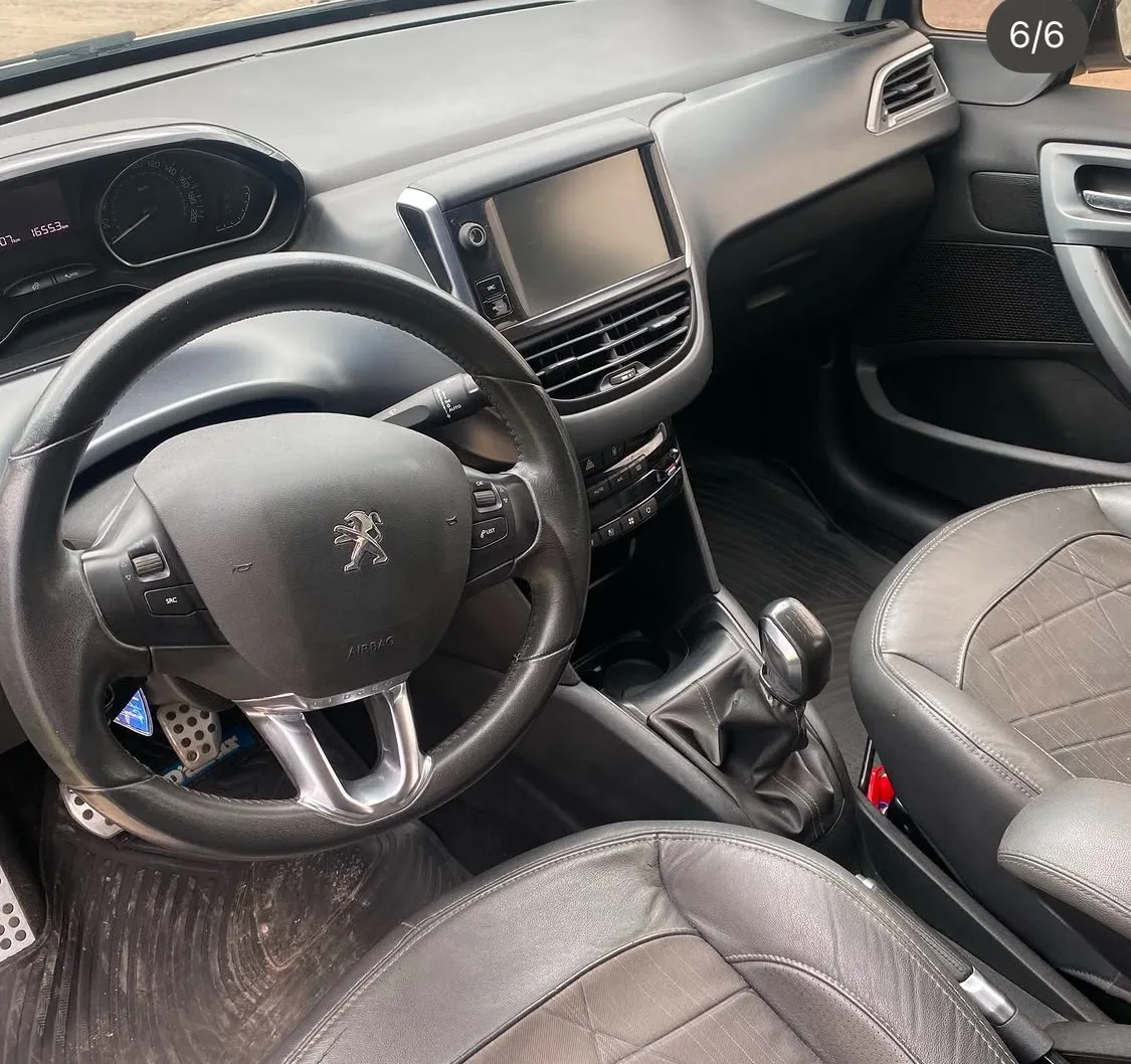 Peugeot 208 Feline Pack Cuir 6